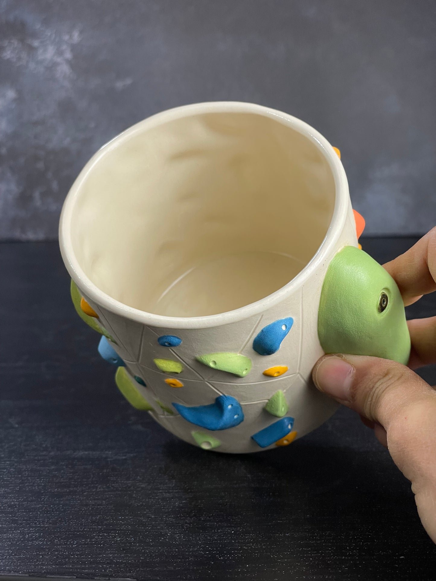 White Climbing Cup with Hold Handle - GREEN