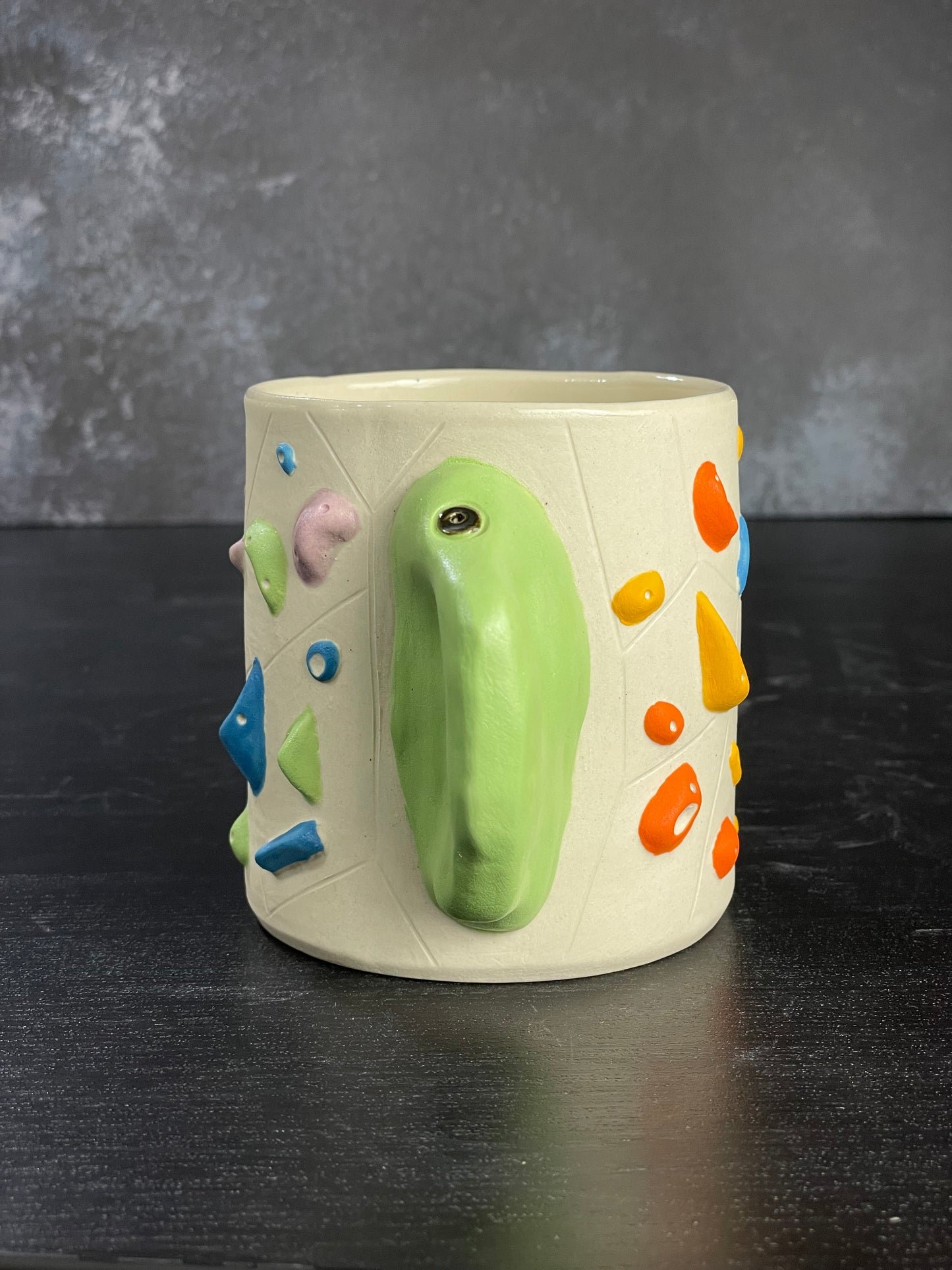 White Climbing Cup with Hold Handle - GREEN