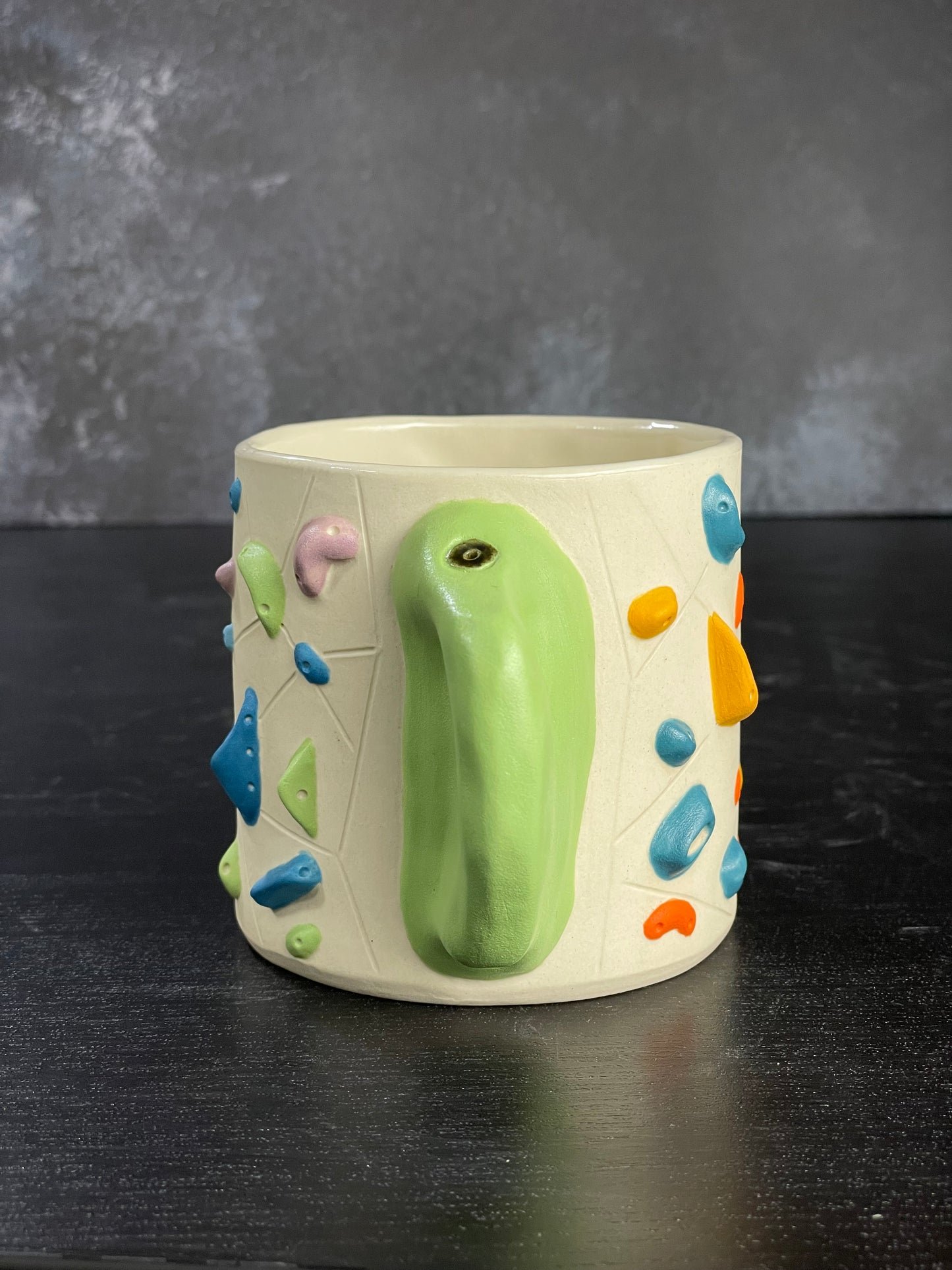 White Climbing Cup with Hold Handle - GREEN