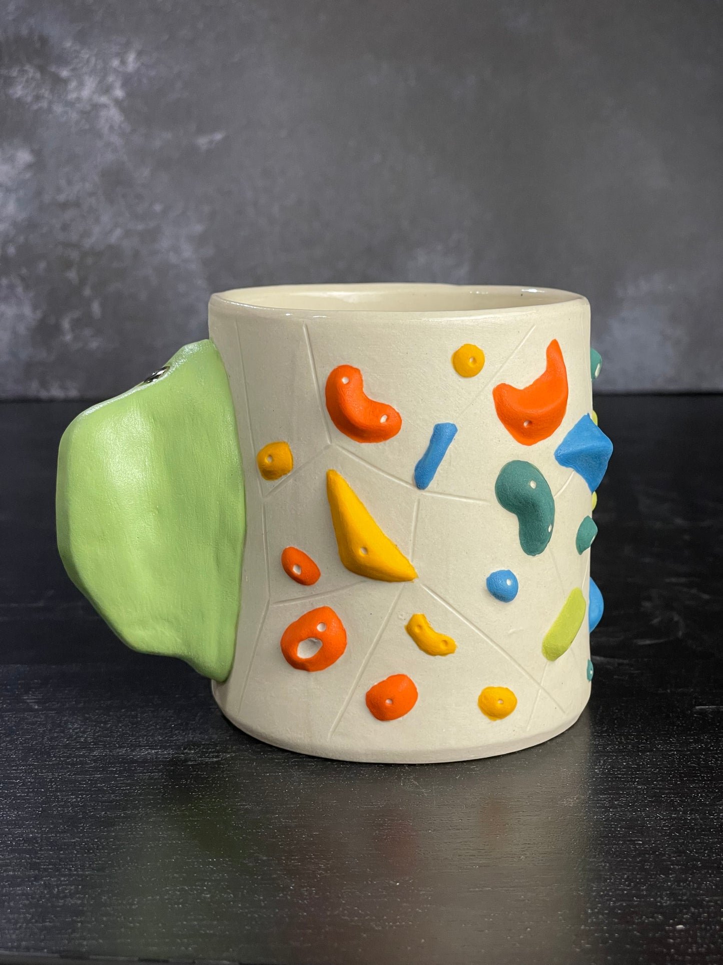 White Climbing Cup with Hold Handle - GREEN
